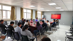 数学与统计学院召开博士教师座谈会
